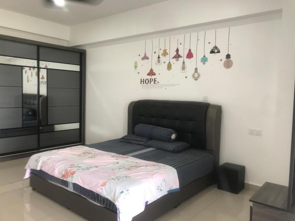Venus Hollywood Sitiawan * Seri Manjung